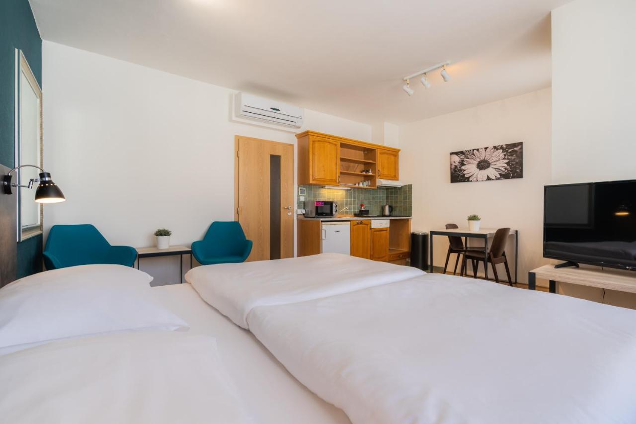 EA ApartHotel Melantrich Praga Esterno foto