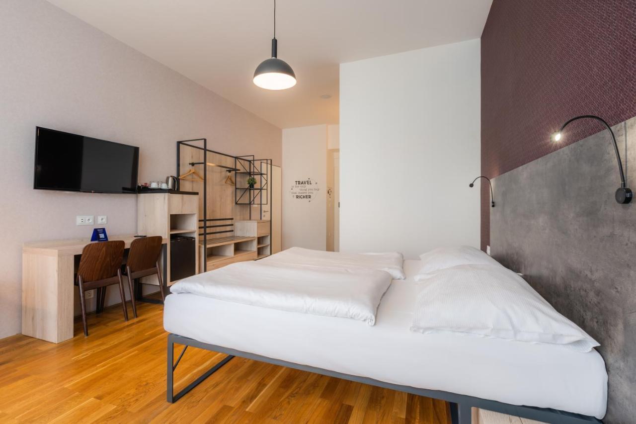 EA ApartHotel Melantrich Praga Esterno foto