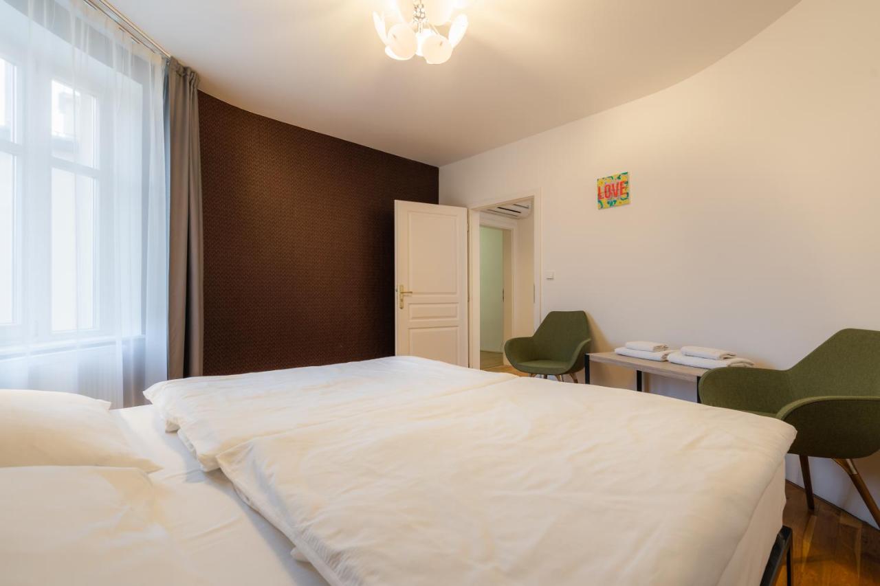 EA ApartHotel Melantrich Praga Esterno foto