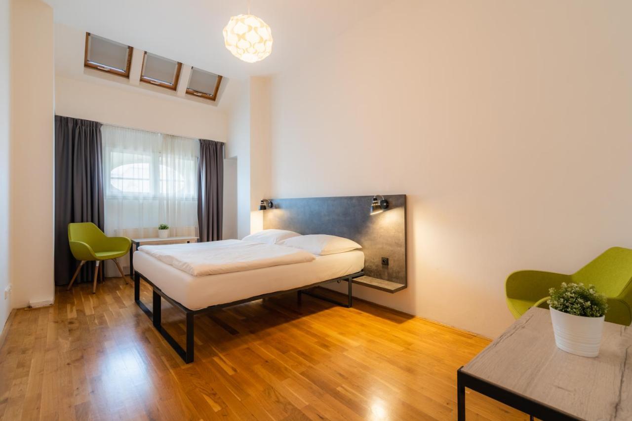 EA ApartHotel Melantrich Praga Esterno foto