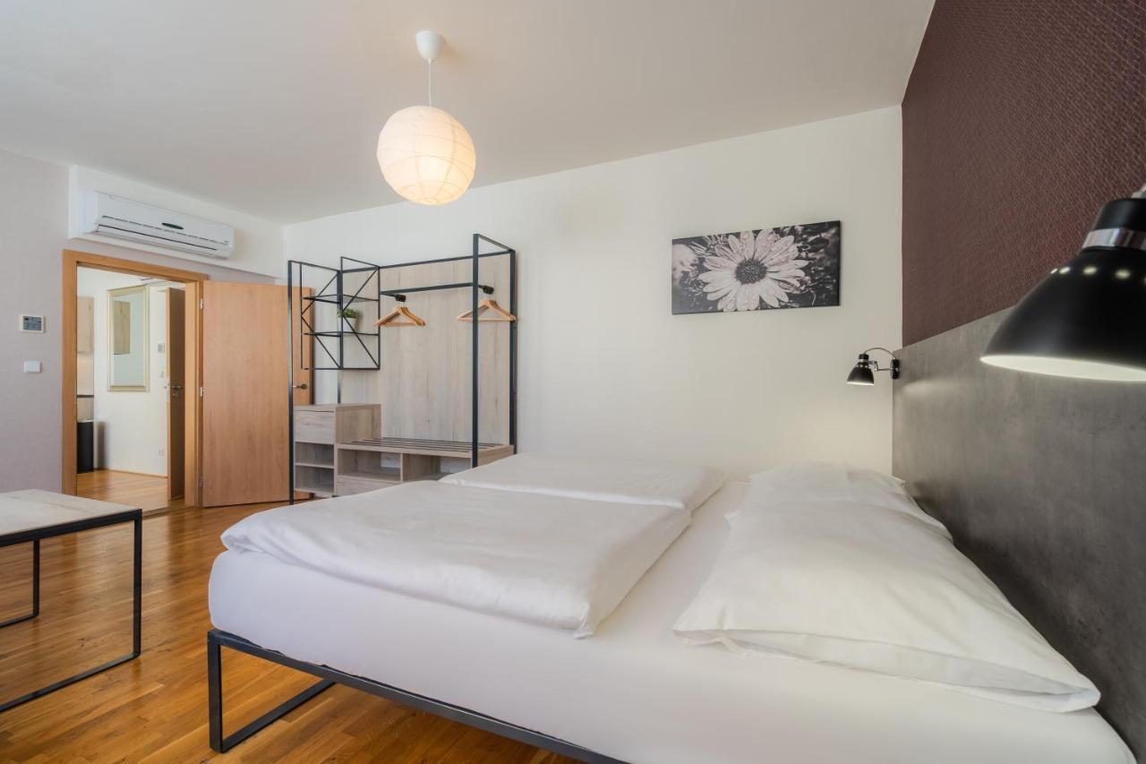 EA ApartHotel Melantrich Praga Esterno foto