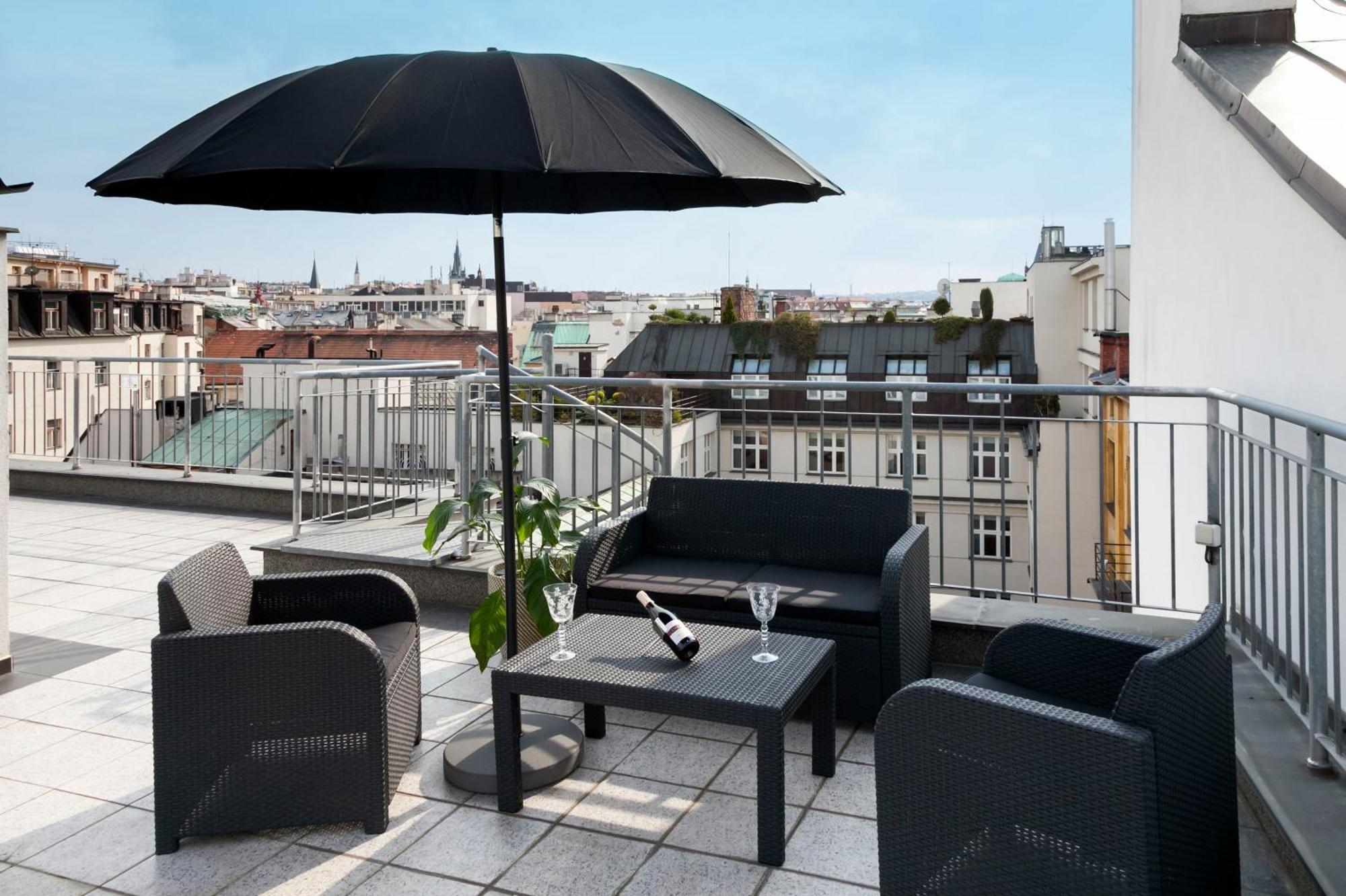EA ApartHotel Melantrich Praga Esterno foto